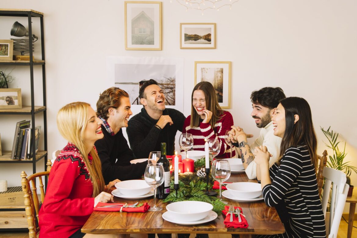 christmas-dinner-table-min